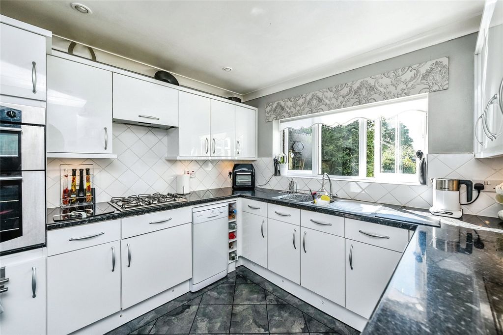 Property photo 3 of 7 Kitchen