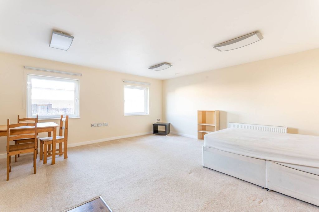 Property photo 1 of 5