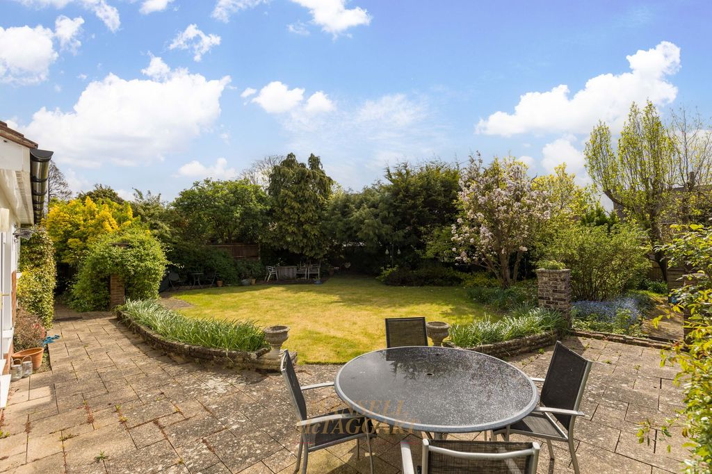 Additional image 3 of 4 bed detached house for saleOld Horsham Road, Crawley RH11