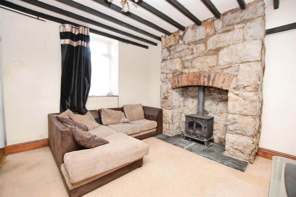 Property photo 3 of 14 Lounge V2.Jpg