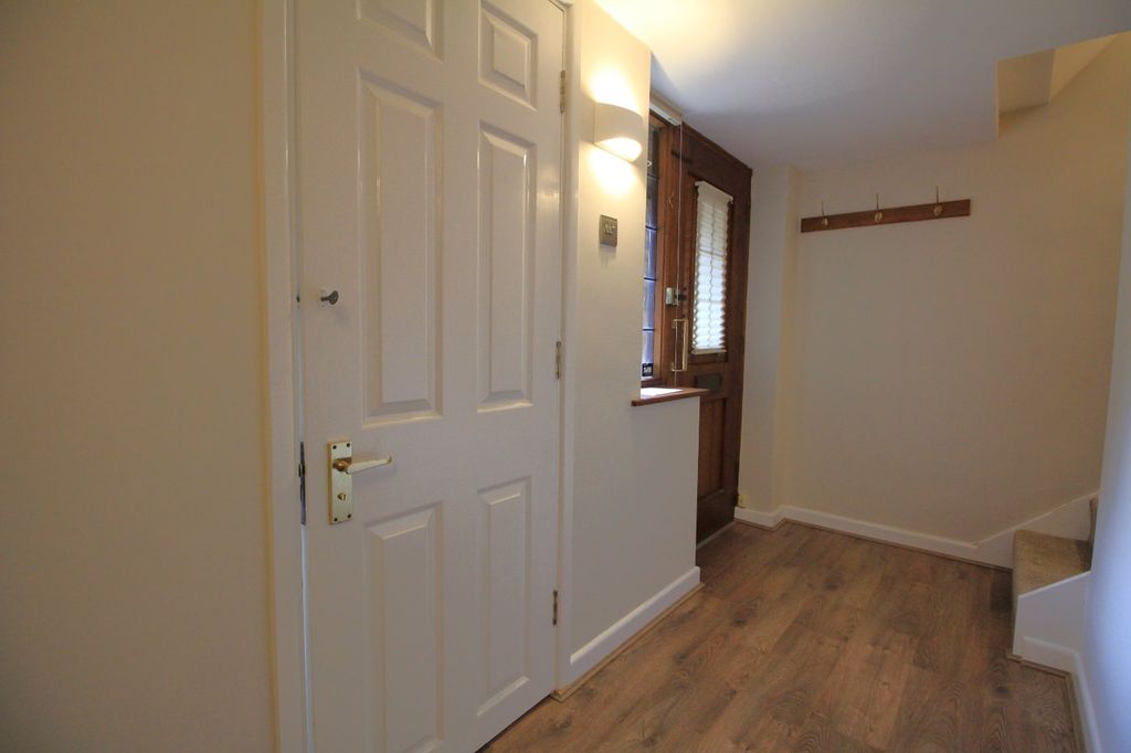 Property photo 2 of 11 Picture No. 24