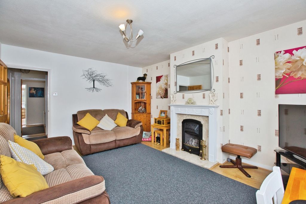 Property photo 2 of 17 Photo
