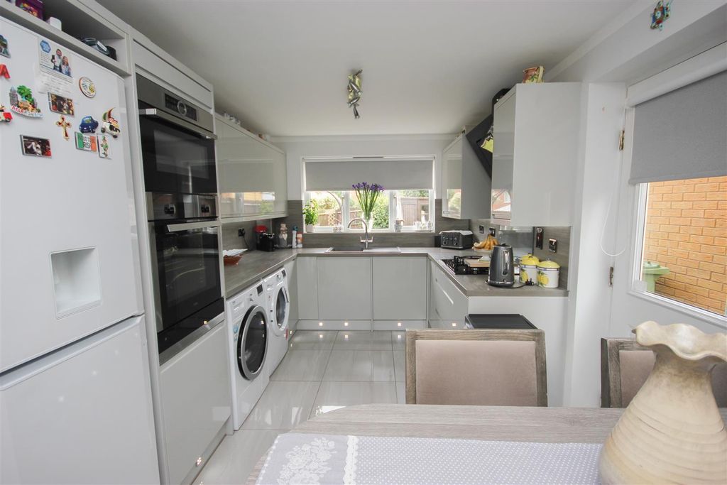 Property photo 2 of 15 Kitchen Diner.Jpg