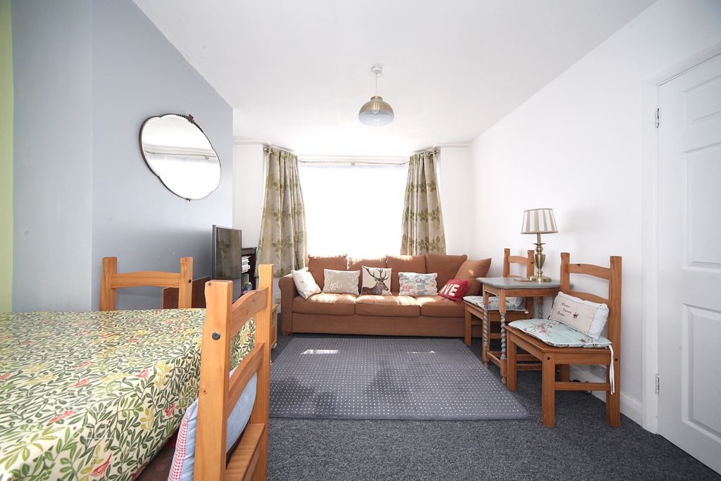 Property photo 3 of 17 5164102
