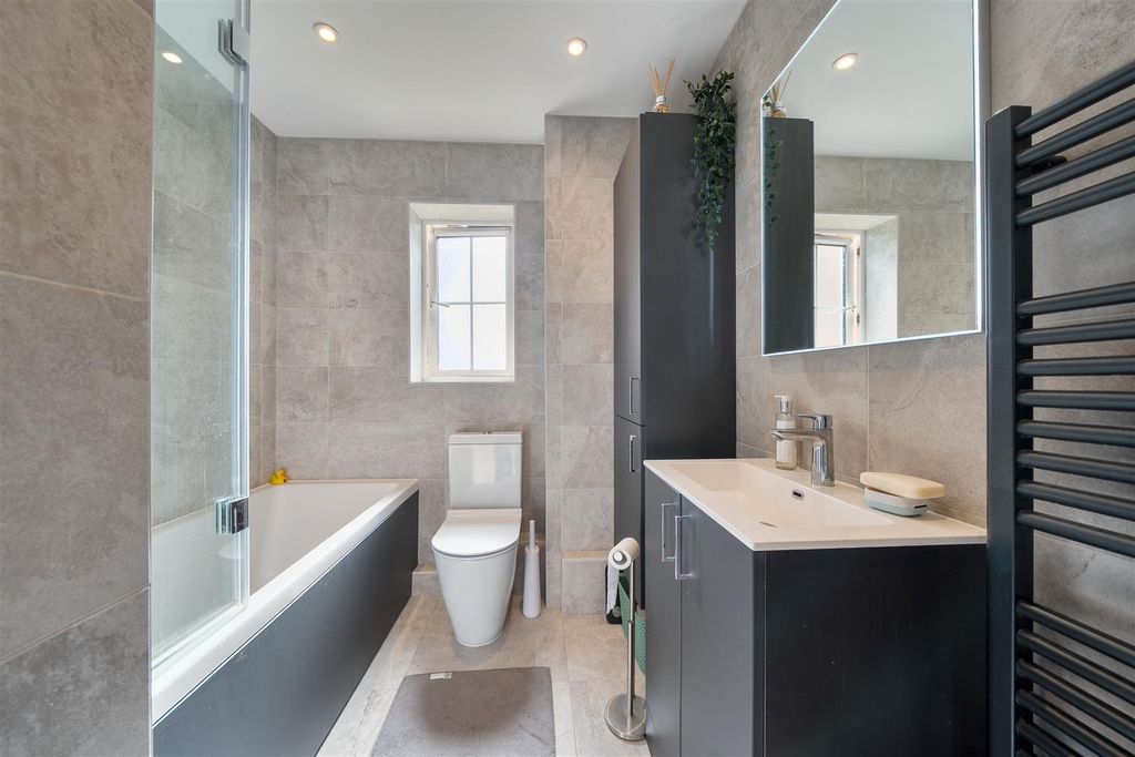 Property photo 2 of 8 St Mawes Close - Bathroom 2.Jpg