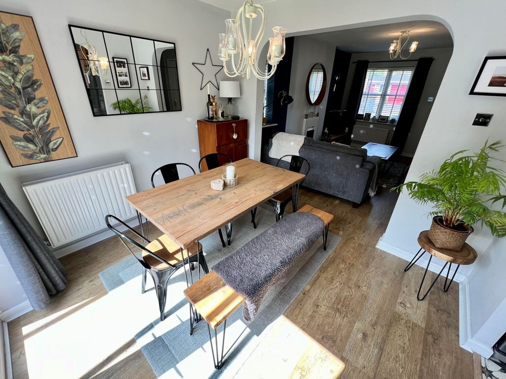 Property photo 2 of 27