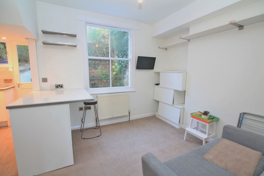 Property photo 1 of 8 4