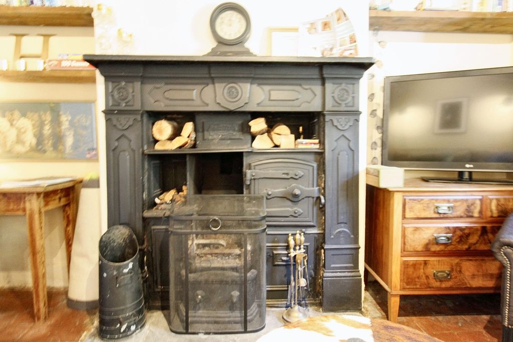 Property photo 3 of 35