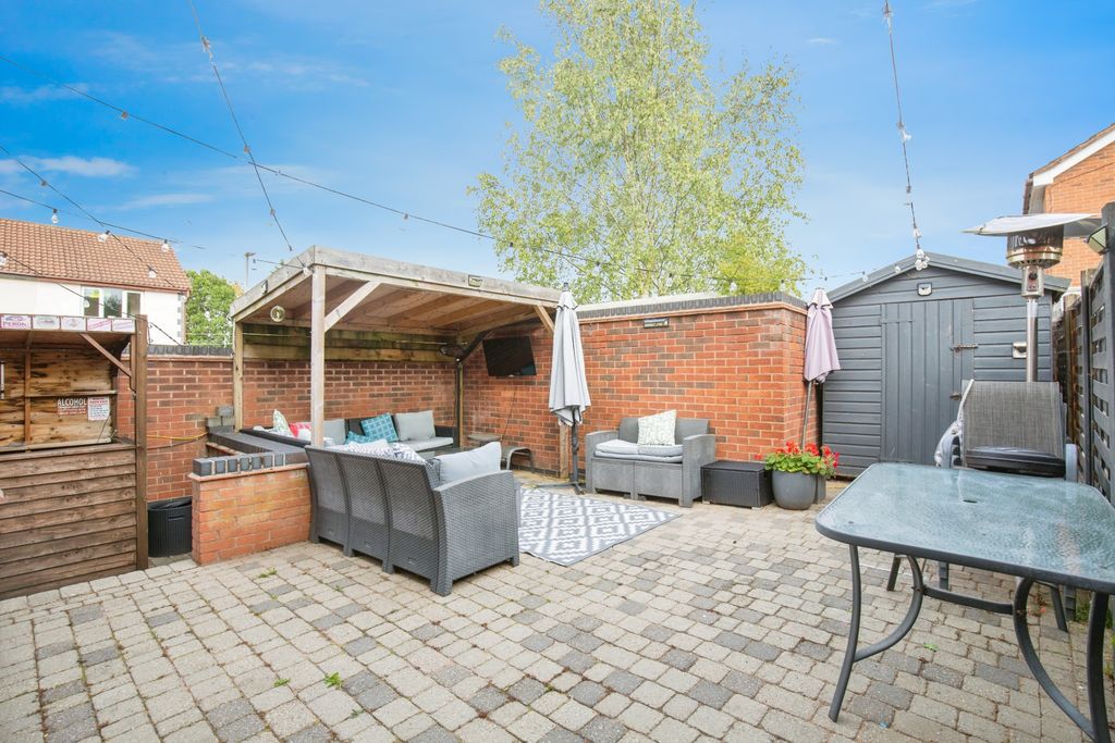 Property photo 2 of 14 265B652F-Mw-8185
