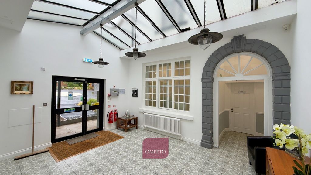 Property photo 3 of 11 Entrance