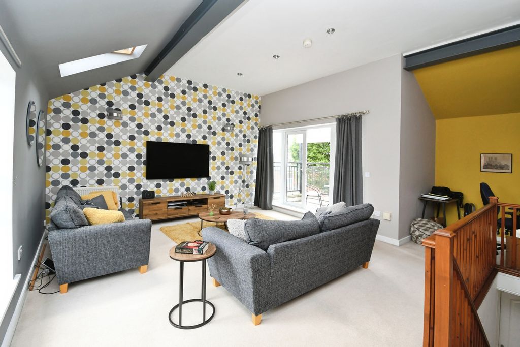 Property photo 3 of 17