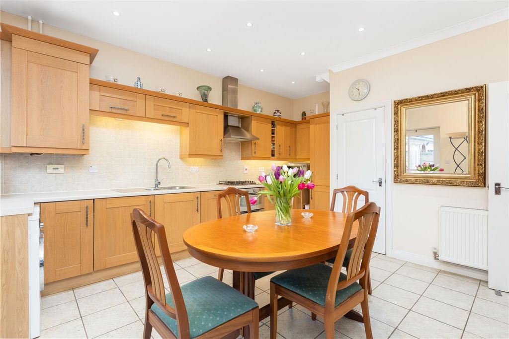 Property photo 3 of 27 Kitchen/Diner