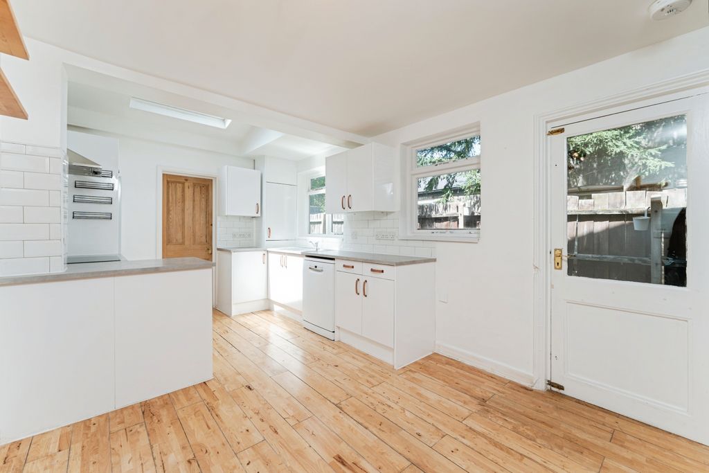 Property photo 3 of 19 Kitchen Diner