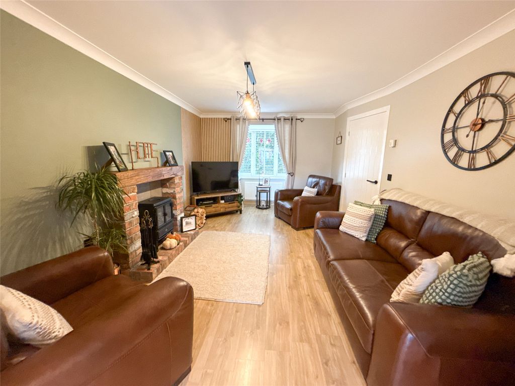 Property photo 2 of 31 Lounge