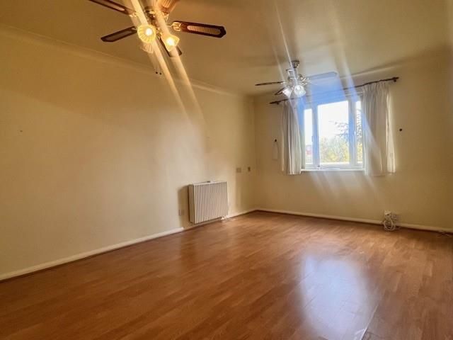 Property photo 2 of 12 Living.Jpg