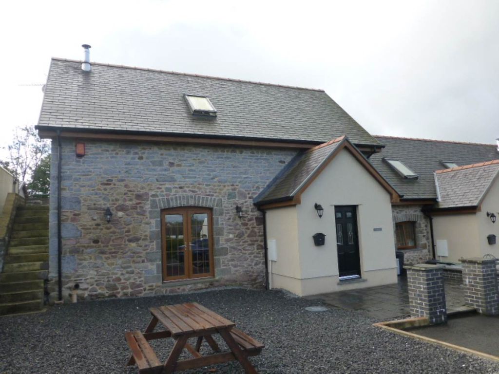 Property photo 2 of 11 Rear