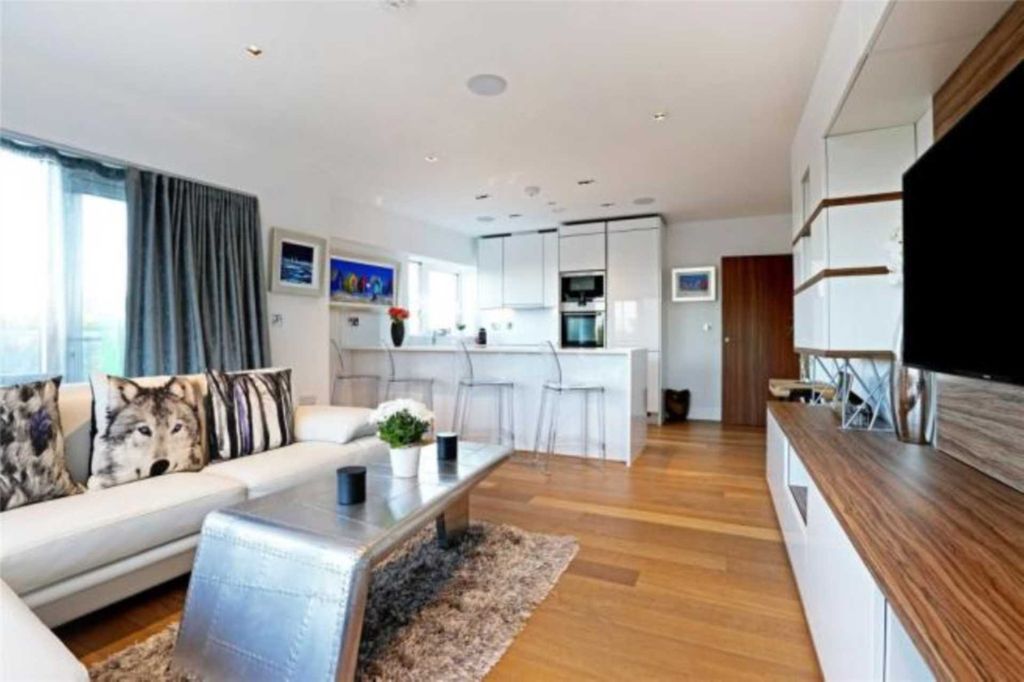 Property photo 2 of 8