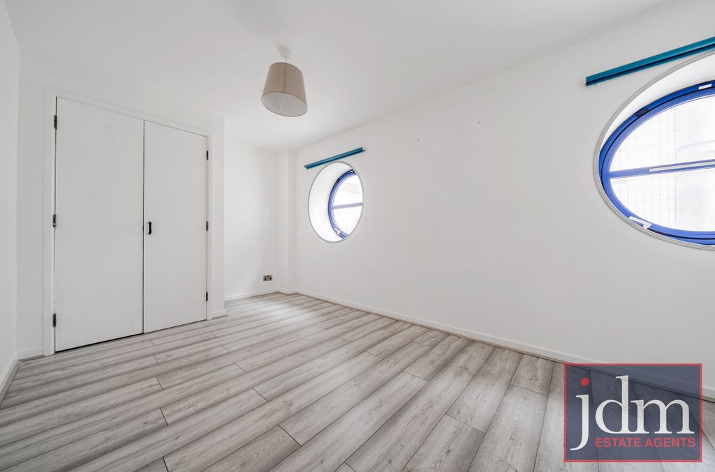 Property photo 3 of 9 8B7A5832-85F2-42F...
