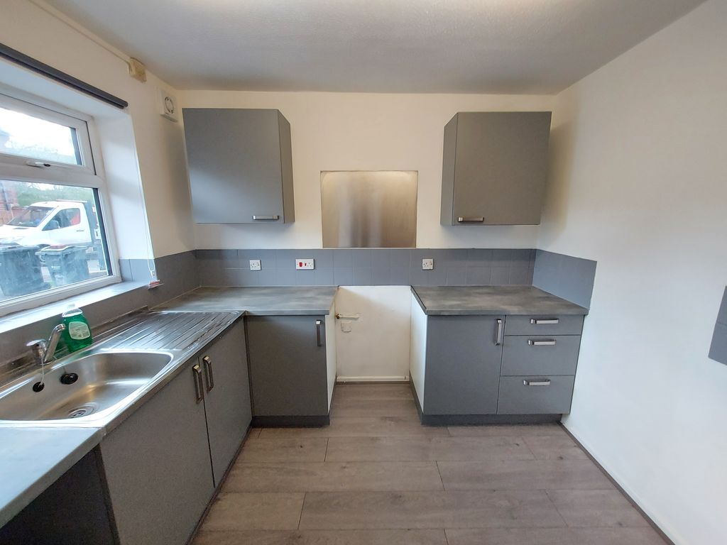 Property photo 2 of 7 Kitchen