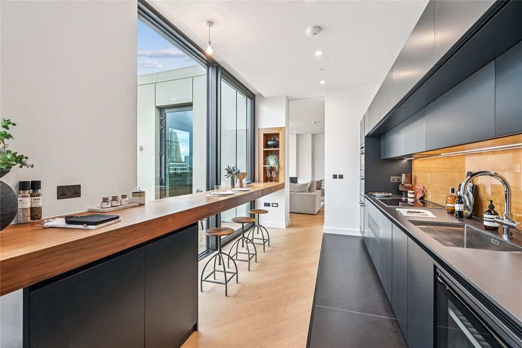 Property photo 3 of 24 Kitchen