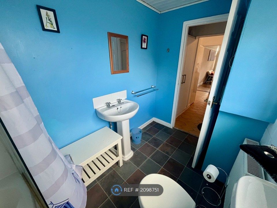 Property photo 3 of 10 Bathroom