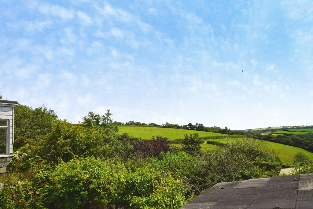 6 bed detached house for salePelynt, Looe, Cornwall PL13 photo 4