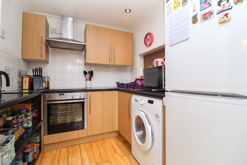 Property photo 3 of 8 Kitchen