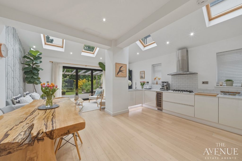 Property photo 2 of 55 5144952