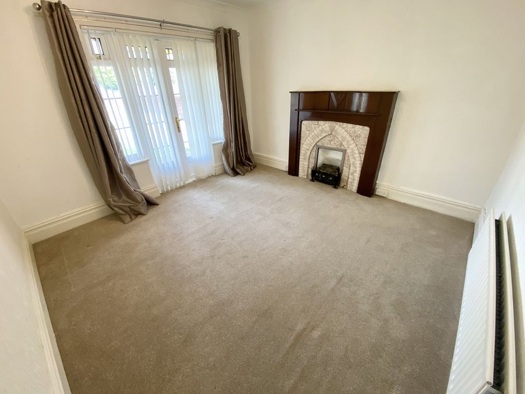 Property photo 3 of 17 Sitting Room