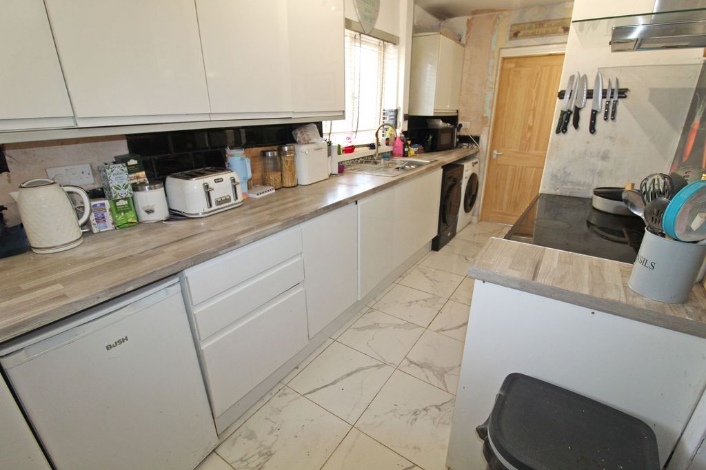 Property photo 2 of 25