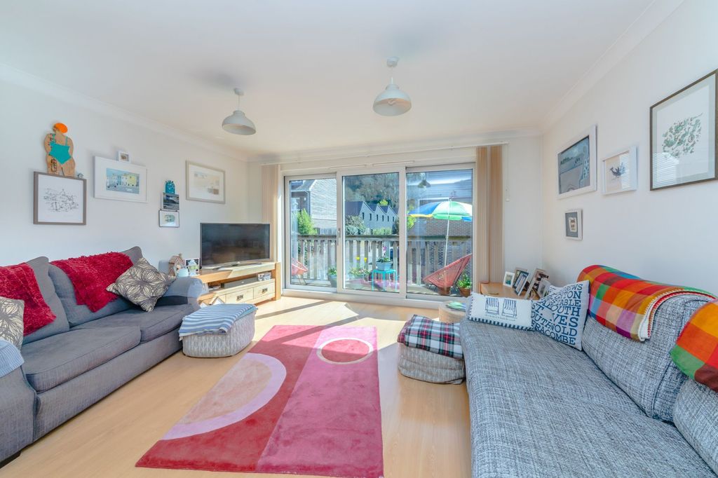 Property photo 2 of 21