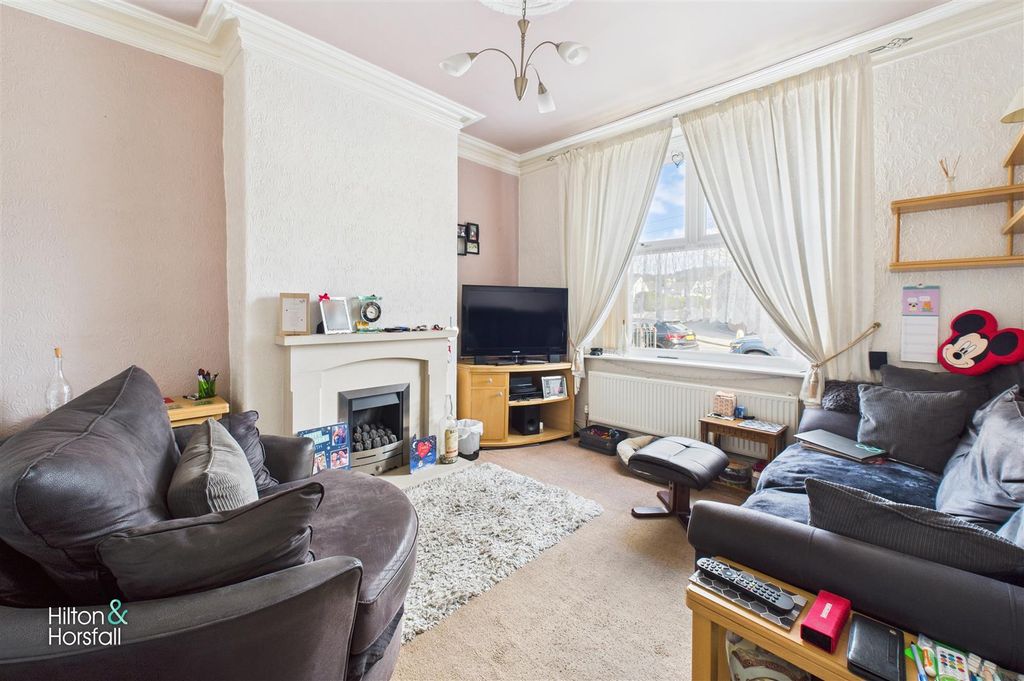 Property photo 2 of 13 Burnley Road