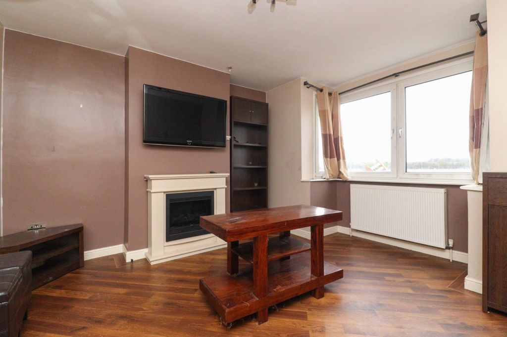 Property photo 3 of 8 Picture 3