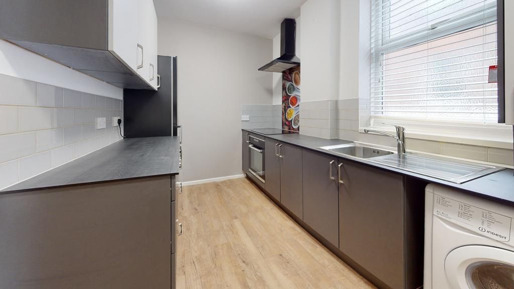 Property photo 3 of 9 A Spacious And Modern Kitchen With Ample Storage A...