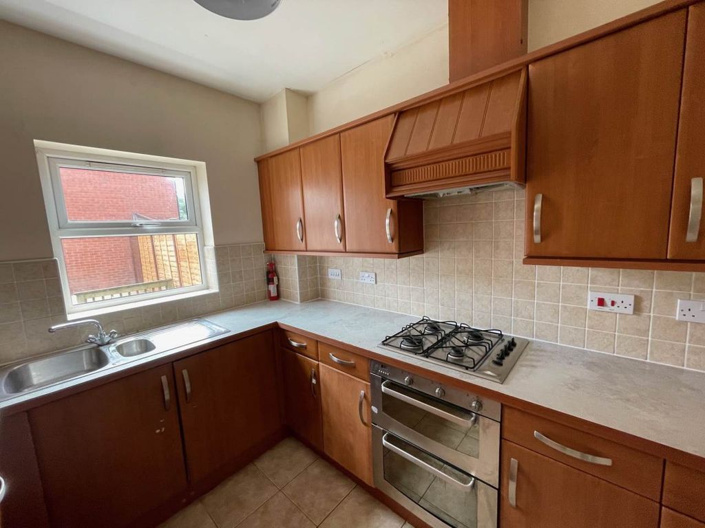 Property photo 3 of 12 Longriddge Way 161 New Kitchen