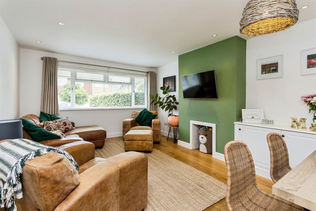 Property photo 2 of 17