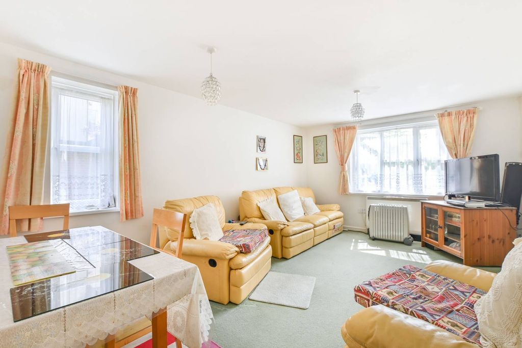 Property photo 2 of 11