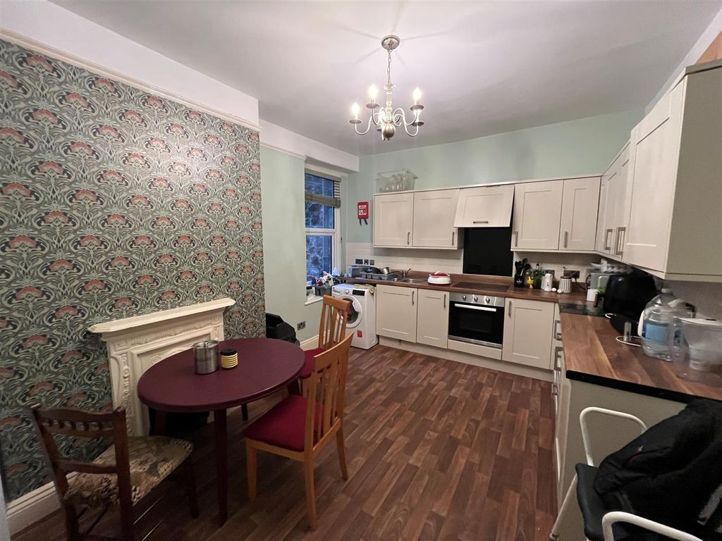 Property photo 2 of 8 Kitchen 3.Jpg