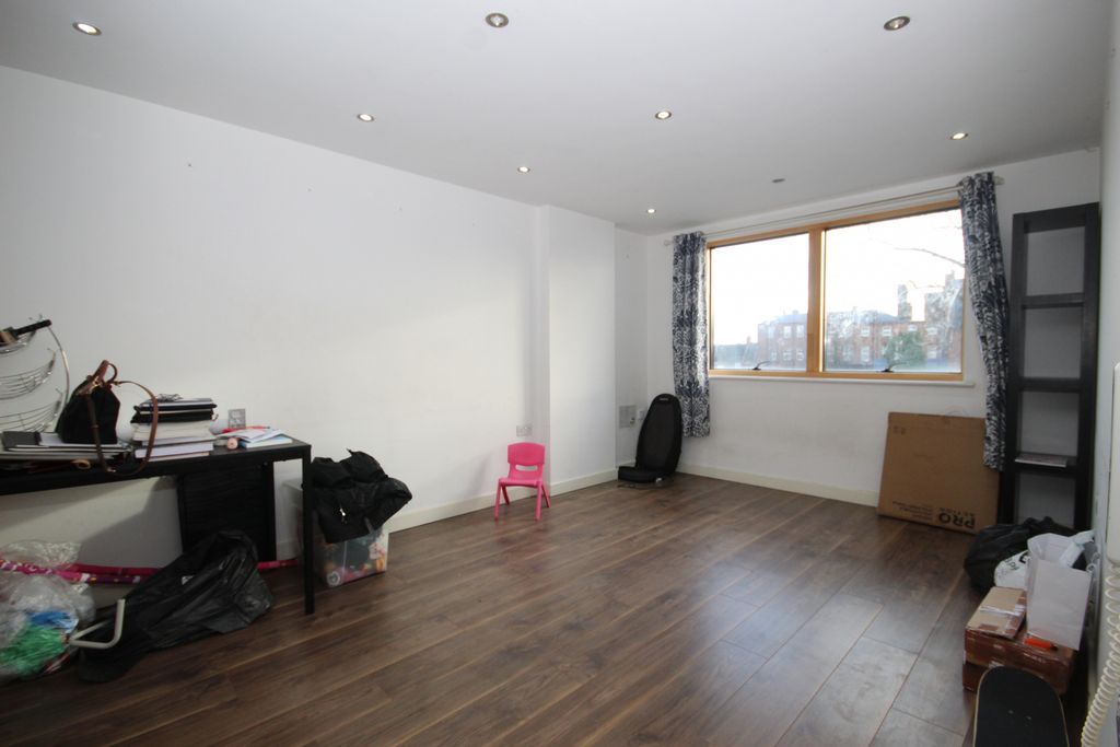 Property photo 3 of 6 Gallery