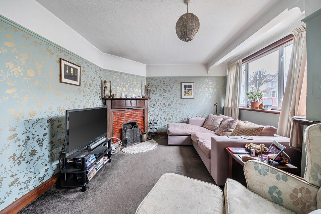 Property photo 3 of 20 1406232-2-6980Bef...