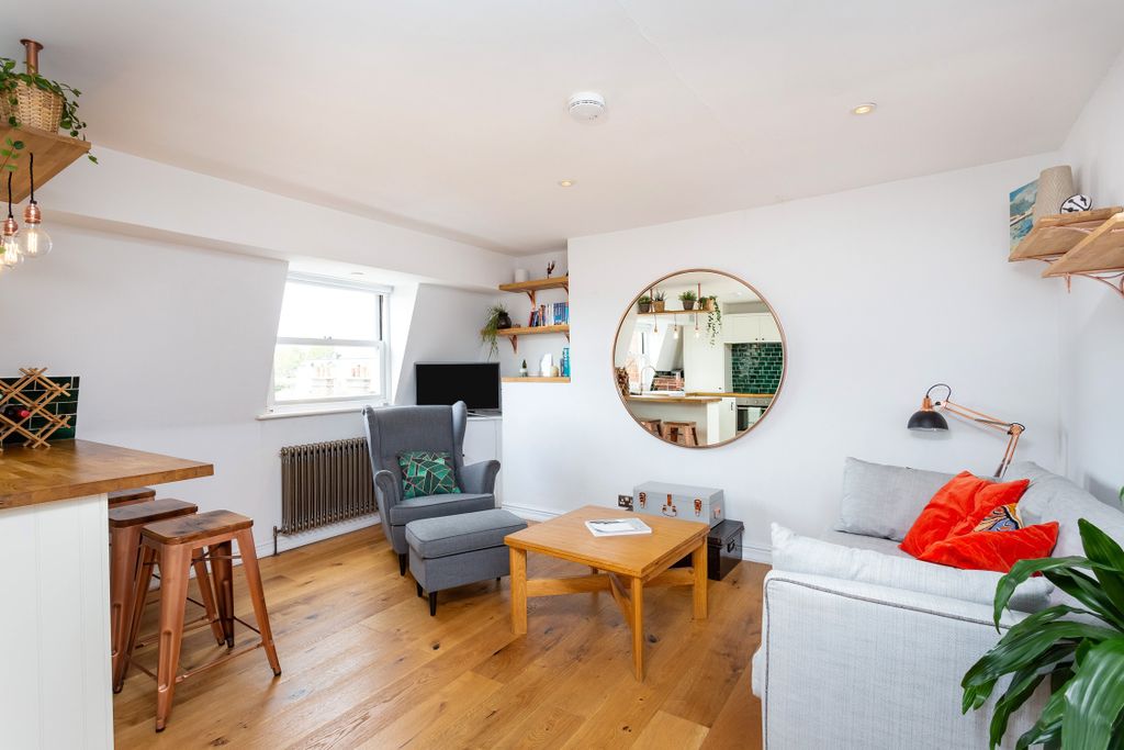 Property photo 3 of 7 3