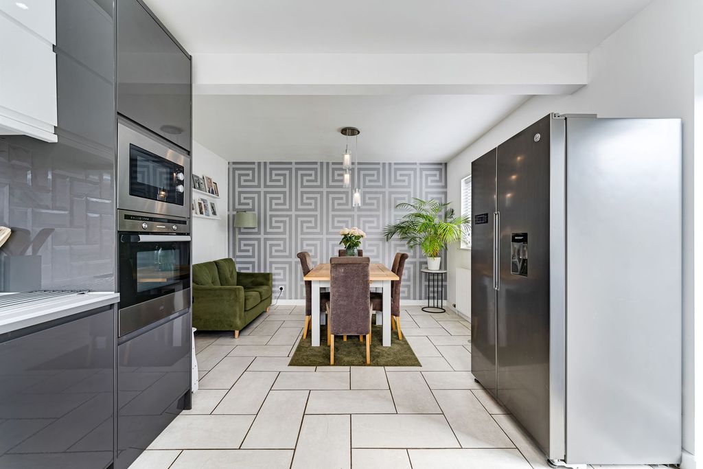 Property photo 2 of 32