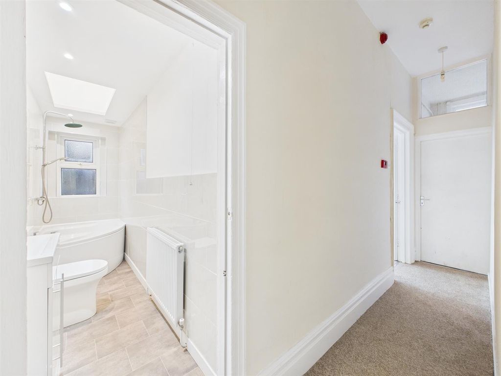 Property photo 3 of 20 Cam03844G0-Pr0379-Still002.Jpg