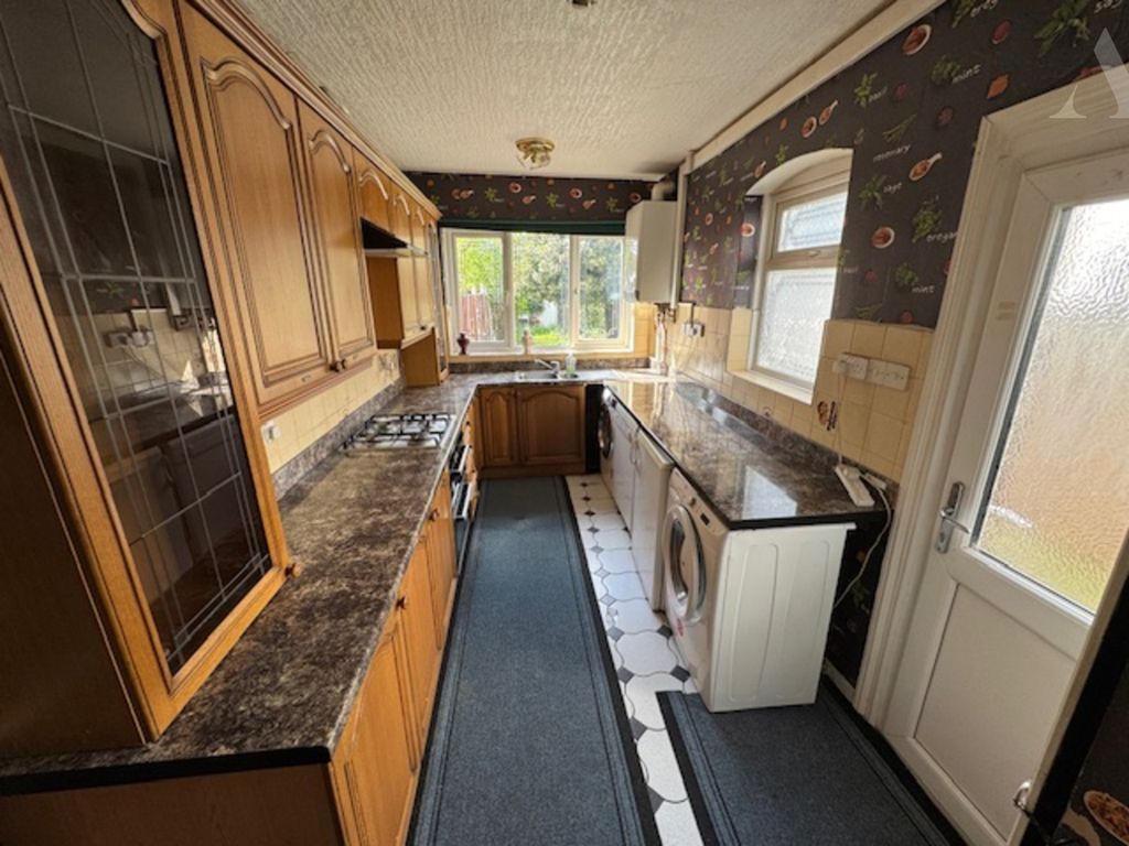 Property photo 2 of 11 Southern Kitchen