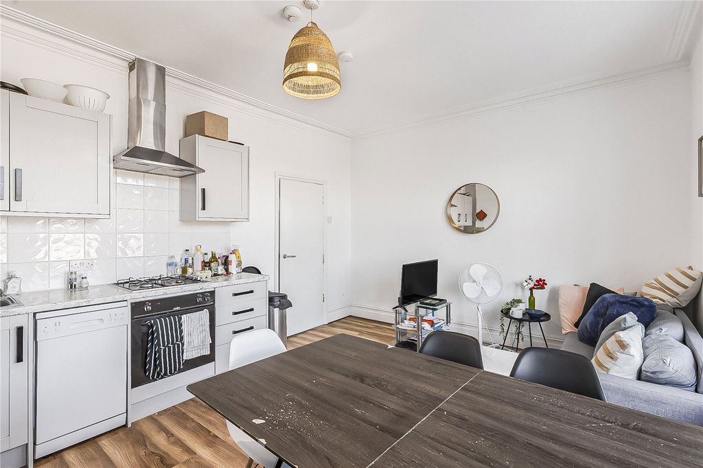 Property photo 3 of 22 Picture No. 16