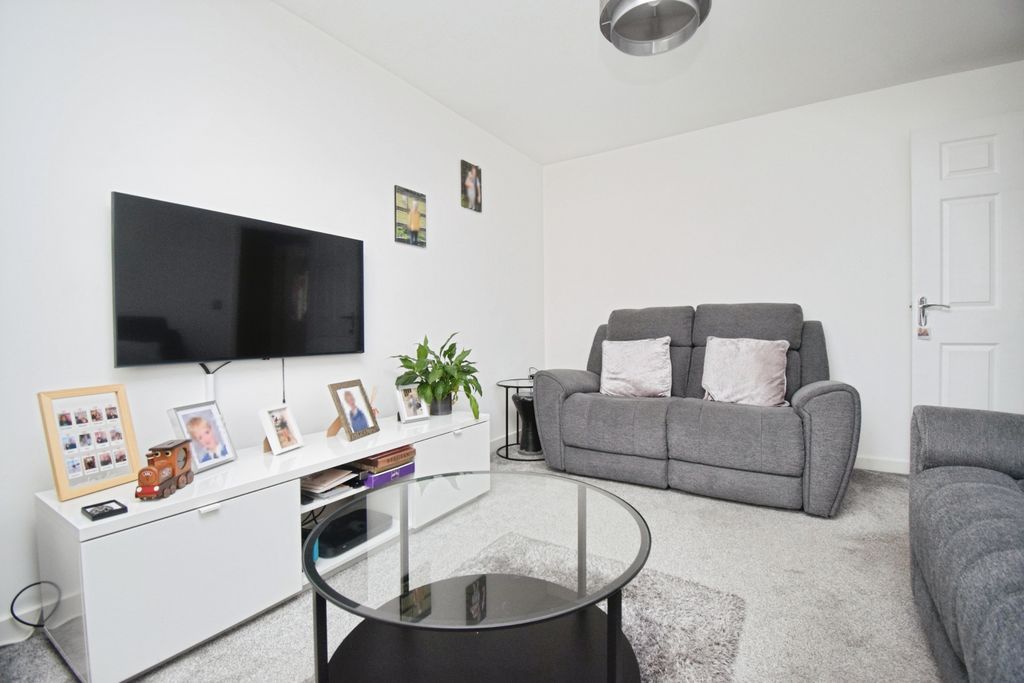 Property photo 3 of 20 Living Room