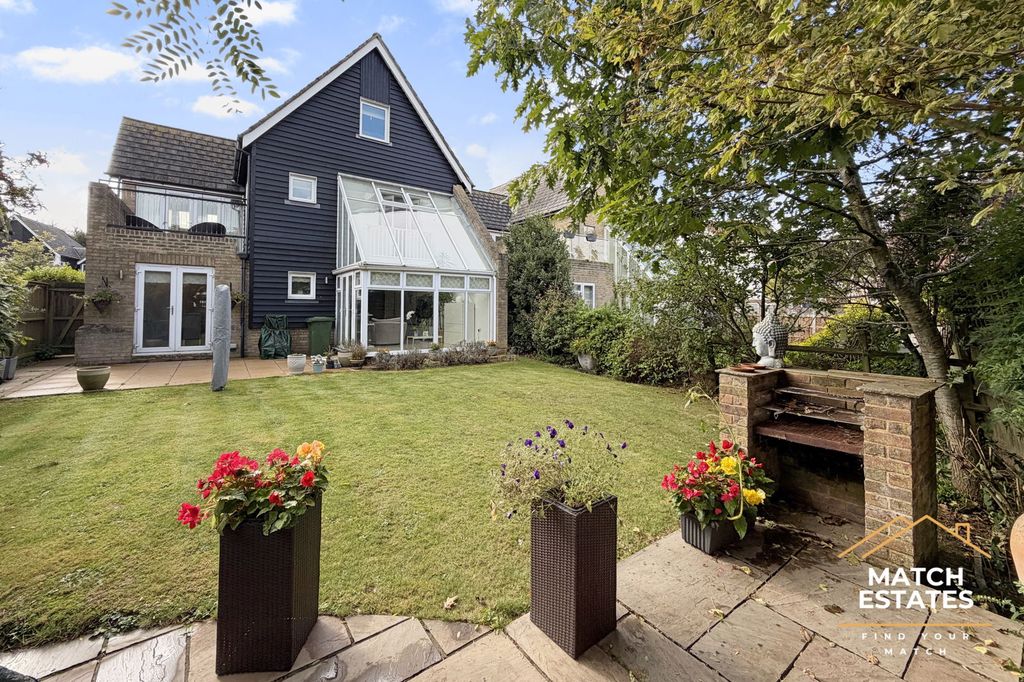 Property photo 1 of 21