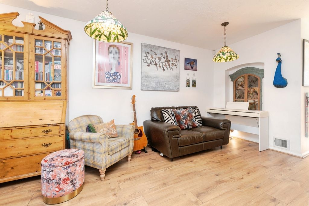 Property photo 2 of 11 F0F24Eba-901Gte5U