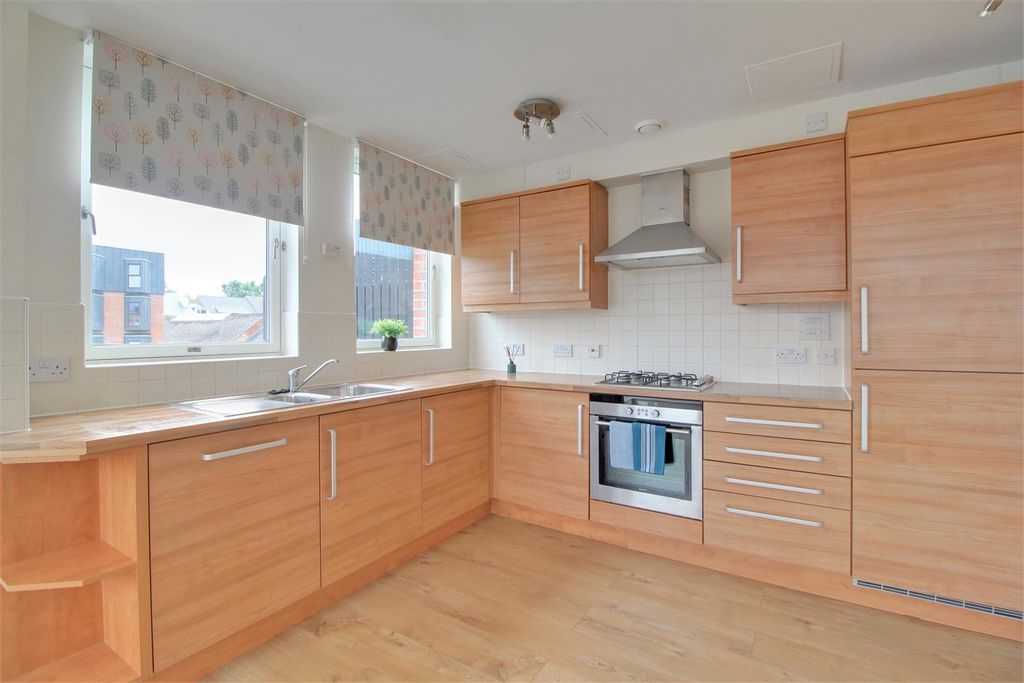 Property photo 2 of 7 Kitchen