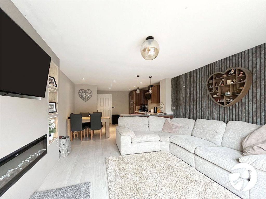 Property photo 2 of 16 Picture No. 15